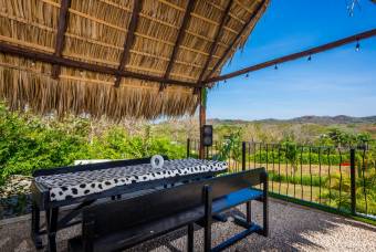 Villa de estilo europeo con piscina en Tamarindo