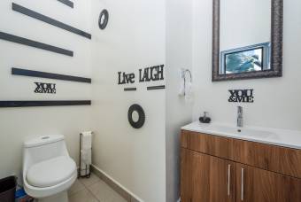 Villa de estilo europeo con piscina en Tamarindo