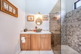 Propiedad Ecológica cerca de Tamarindo con Casa, Estudio y Piscina