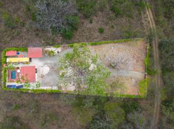 Propiedad Ecológica cerca de Tamarindo con Casa, Estudio y Piscina