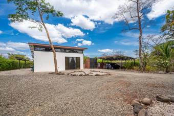 Propiedad Ecológica cerca de Tamarindo con Casa, Estudio y Piscina
