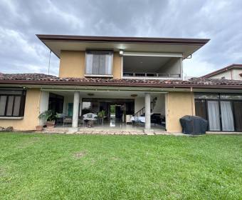 House for sale in the Las Vueltas Condominium, within Ciudad Hacienda Los Reyes in La Guácima.