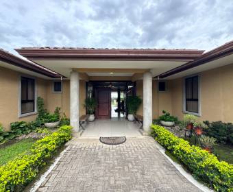 House for sale in the Las Vueltas Condominium, within Ciudad Hacienda Los Reyes in La Guácima.