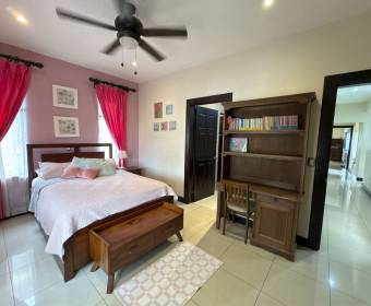 House for sale in the Las Vueltas Condominium, within Ciudad Hacienda Los Reyes in La Guácima.