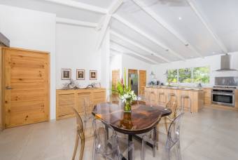 Villa Exclusiva de 5 Habitaciones con Vista Panorámica al Océano en Corona del Cabo