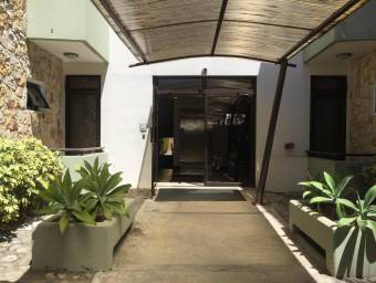Alquiler Apartamento con Mezzanina y Vista a Montaña #26-983 GS