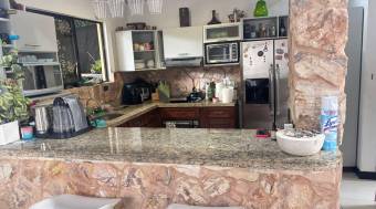 Se vende casa en Mora Colón 26-1164