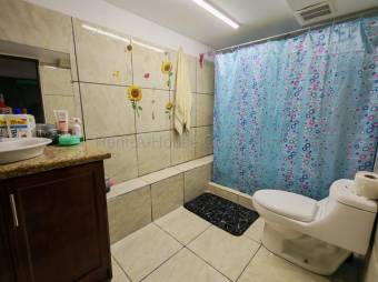 MLS-26-1577 LS VENTA CASA CON 2 APARTAMENTOS SAN JOSE ALAJUELA CONTACTENOS # 86127562