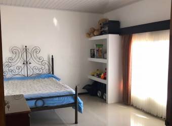 Casa en venta en Aserrí con amplios espacios y entorno natural #25-2025 GS