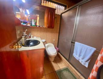 Se vende casa en Heredia Centro 25-445