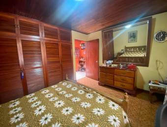 Se vende casa en Heredia Centro 25-445