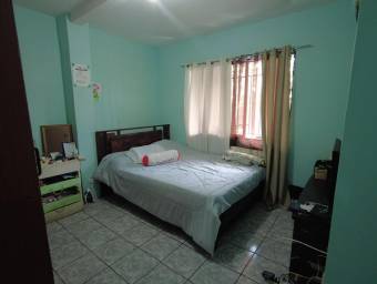 Se vende casa en Santo Domingo Heredia 23-3309