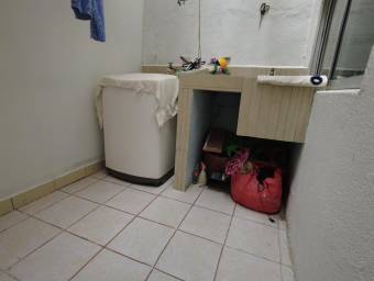 Se vende casa en Santo Domingo Heredia 23-3309