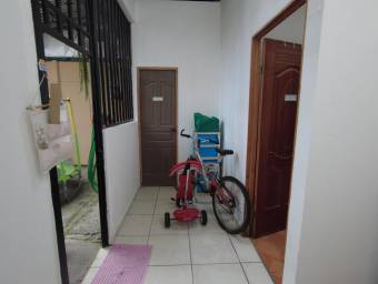 Se vende casa en Santo Domingo Heredia 23-3309