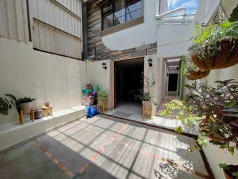 Se vende casa en San Vicente Moravia 25-298