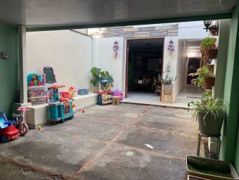 Se vende casa en San Vicente Moravia 25-298