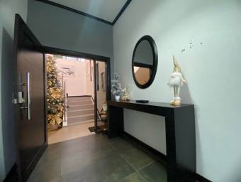 Se vende casa en Belén Heredia 26-528