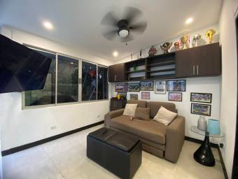Se vende casa en Belén Heredia 26-528