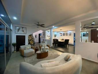 Se vende casa en Belén Heredia 26-528