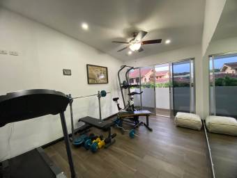 Se vende casa en Belén Heredia 26-528