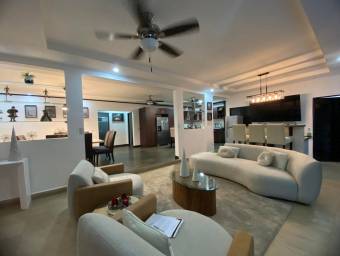 Se vende casa en Belén Heredia 26-528