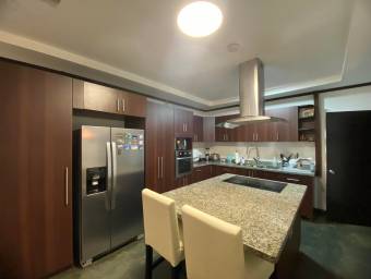 Se vende casa en Belén Heredia 26-528