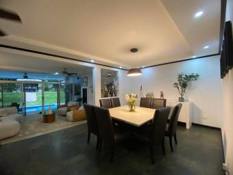 Se vende casa en Belén Heredia 26-528