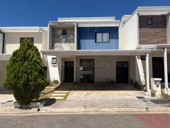 Casa en Condominio, en venta en Heredia.