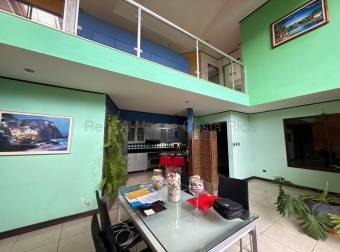 Venta de Amplia casa de 5 Habitaciones en Mercedes Norte de Heredia 26-1903