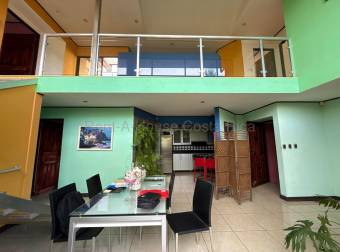 Venta de Amplia casa de 5 Habitaciones en Mercedes Norte de Heredia 26-1903