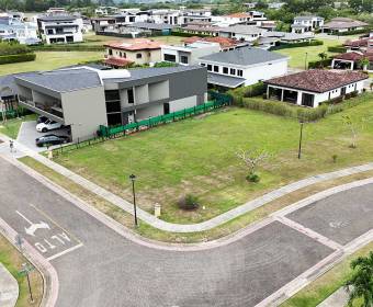 Lote 100% plano de 825 m2 a la venta en condominio Los Manzanos, dentro de Ciudad Hacienda Los Reyes