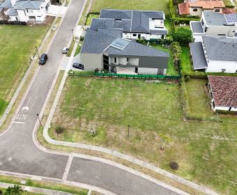 Lote 100% plano de 825 m2 a la venta en condominio Los Manzanos, dentro de Ciudad Hacienda Los Reyes