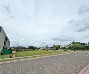 Lote 100% plano de 825 m2 a la venta en condominio Los Manzanos, dentro de Ciudad Hacienda Los Reyes