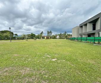 Lote 100% plano de 825 m2 a la venta en condominio Los Manzanos, dentro de Ciudad Hacienda Los Reyes