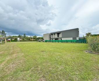 Lote 100% plano de 825 m2 a la venta en condominio Los Manzanos, dentro de Ciudad Hacienda Los Reyes