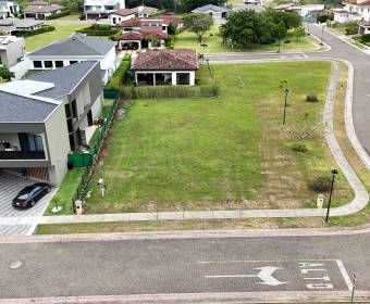 Lote 100% plano de 825 m2 a la venta en condominio Los Manzanos, dentro de Ciudad Hacienda Los Reyes