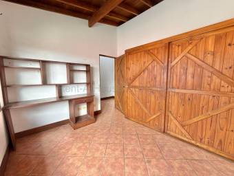 Se vende casa en Heredia Centro 26-1661