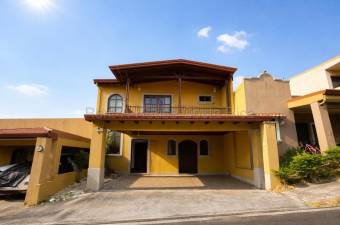 Se vende casa en Heredia Centro 26-1661