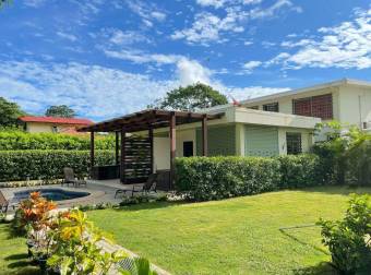 Venta de 3 Apartamentos con un Lote de 1013m2 en Tamarindo Guanacaste 26-220