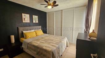 Venta apartamento con mejoras, balcón y parqueo techado #26-1816 GS
