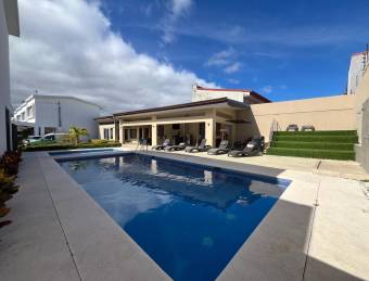 Casa en venta en condominio moderno 3 habitaciones con jardín y amenidades #26-1395 GS