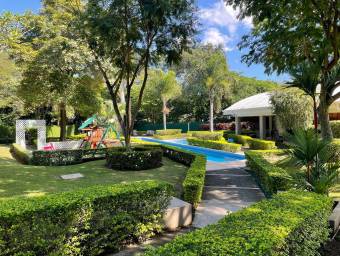 Se alquila apartamento en Santa Ana San José 26-915
