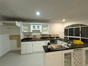 Alquiler de casa remodelada de 1 nivel, cómoda y segura #26-1883 GS