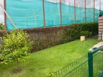 Casa en alquiler en Alajuela con acabados premium y amplio lote en condominio #26-1880 GS