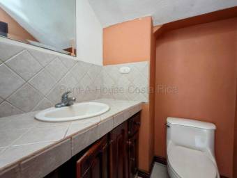 Casa en alquiler en Heredia Barva 2 niveles con jardín y excelente ubicación #26-1904 GS