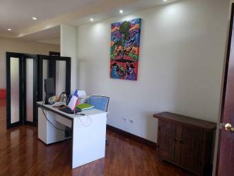 Se alquila casa en Piedades Santa Ana 26-1274