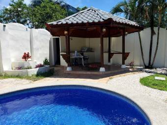 Se alquila casa en Piedades Santa Ana 26-1274