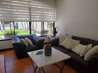 Se alquila casa en Piedades Santa Ana 26-1274