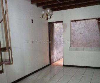 Venta de casa amplia de un nivel con patio y uso comercial #26-1529 GS