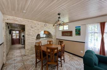 Venta de propiedad amplia con casa y apartamentos para inversión #26-1520 GS